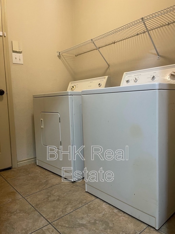 Building Photo - 11861 Tyler Dr