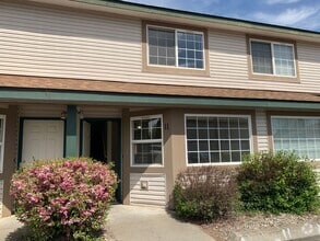 Building Photo - 2 Bedroom Condo with Washer/Dryer in Home