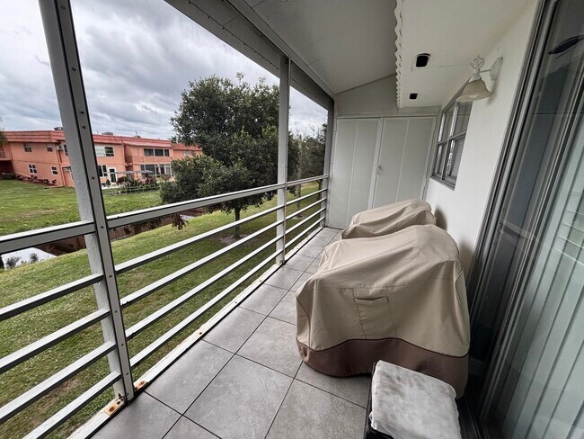 Building Photo - 596 Saxony M