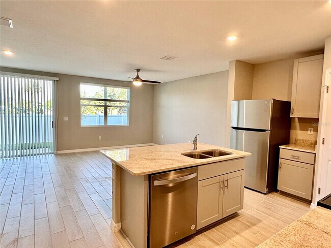 Building Photo - 5852 Ocean Isle Dr