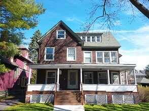 Building Photo - AVAILABLE 6/1/26 - Large House Available O...