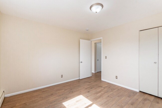 Building Photo - Adler Apartments