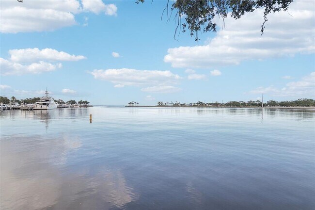 Building Photo - 157 9th Ave N