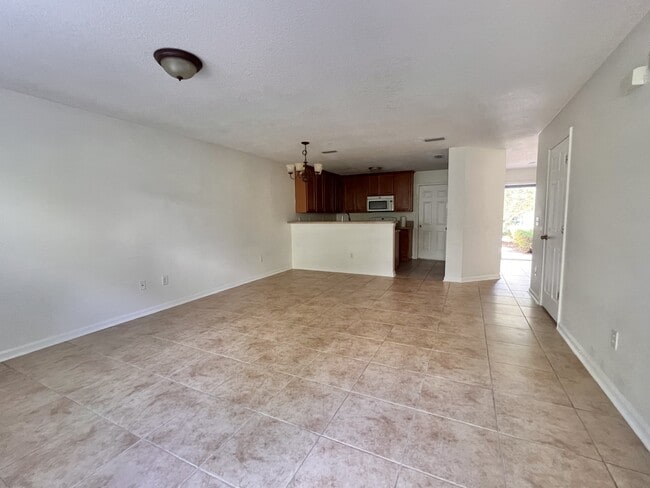 Building Photo - 302 Cherry Way