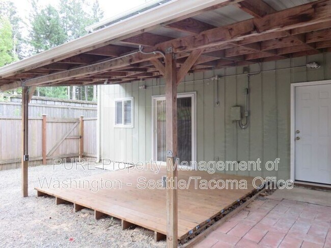 Building Photo - 511 Malibu Dr SE