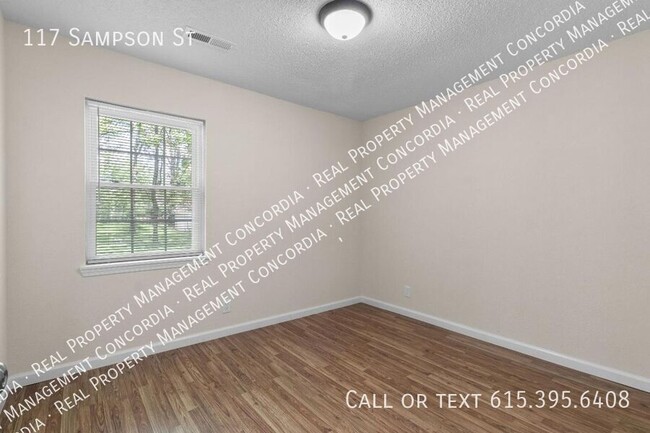 Building Photo - 117 Sampson St