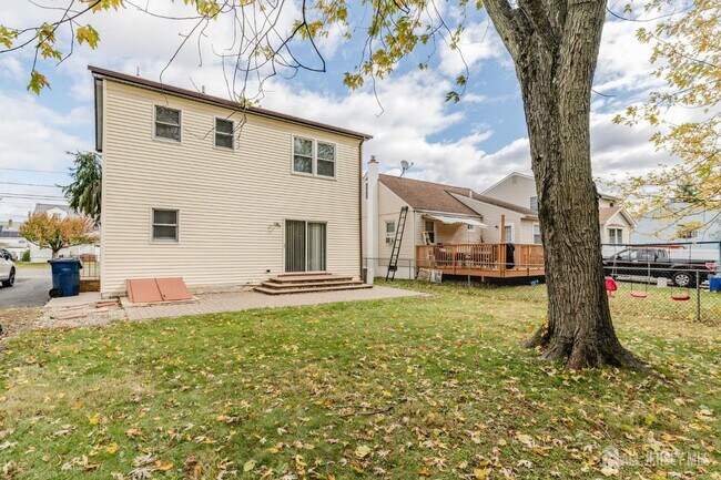 Building Photo - 596 4th Ave