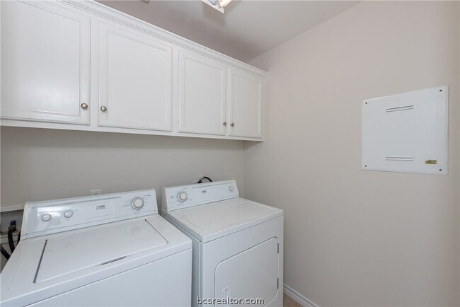 Building Photo - 1004 Crepe Myrtle Ct
