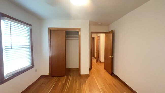 Building Photo - 1400 McClung Ave SE