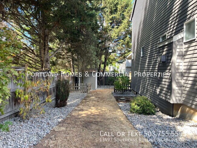 Building Photo - 13493 SE Rolling Meadows Dr