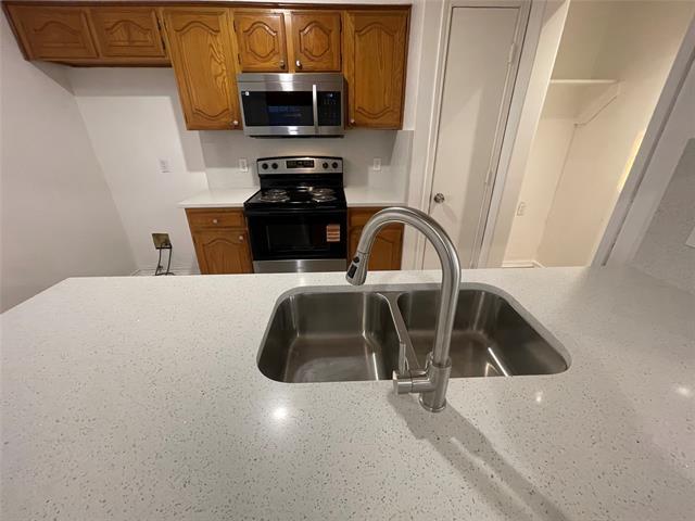 Building Photo - 2424 Sherry St