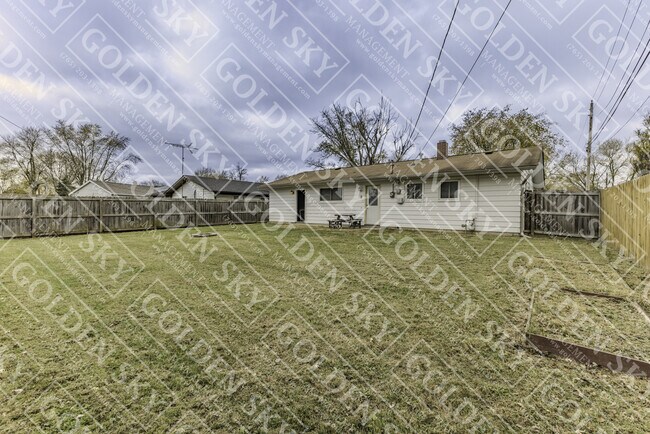 Building Photo - 8501 W Pleasant Rd