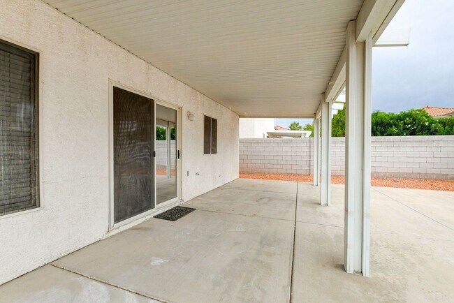 Building Photo - 2 Story 4 bedrooms 2.5 Bathrooms 2 car garage.