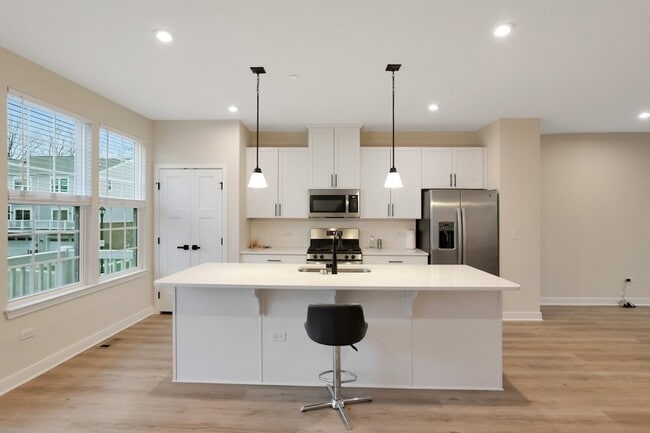 Building Photo - 155 Canterbury Way