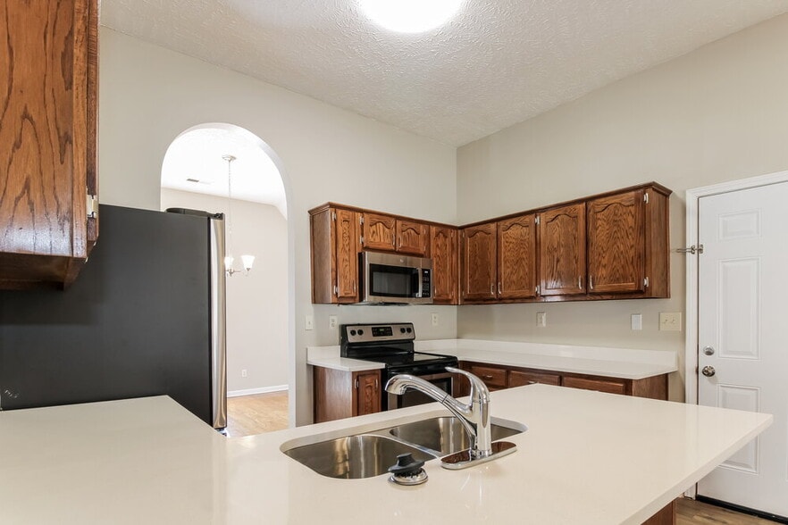 Building Photo - 6805 Sandbourne W