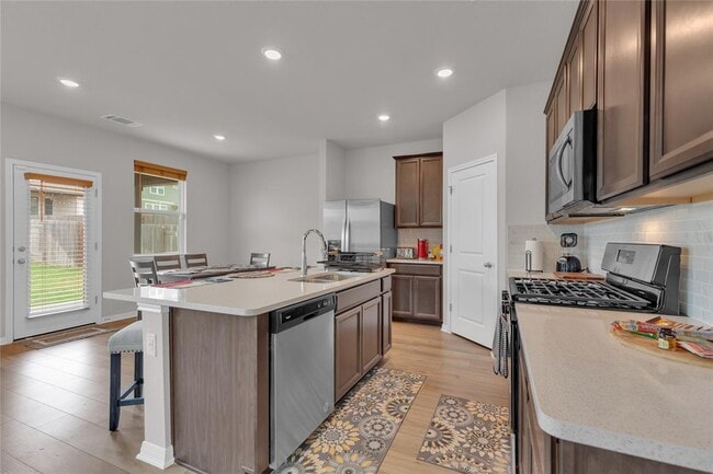 Building Photo - 6401 Night Chinook Dr