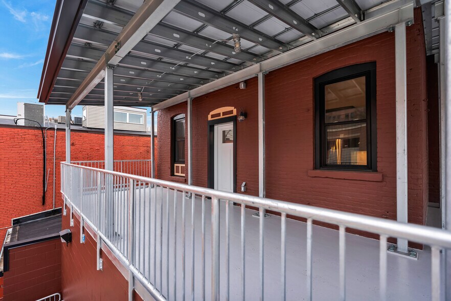 Building Photo - 316 4th St S