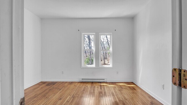 Building Photo - 1442 Main St