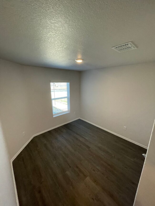 Building Photo - *MARCH MADNESS SAVINGS!* Three Bedroom | T...