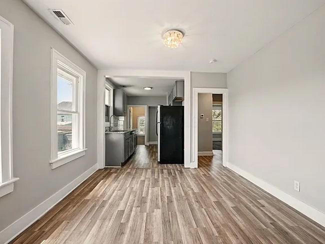 Building Photo - 833 Lilley Ave