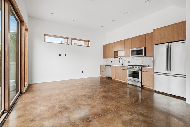 Building Photo - 1603 5th Ave N