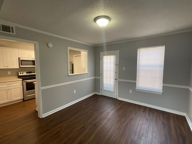 Building Photo - 3929 Miramar Ct