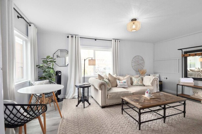 Building Photo - 120 4th Ave N