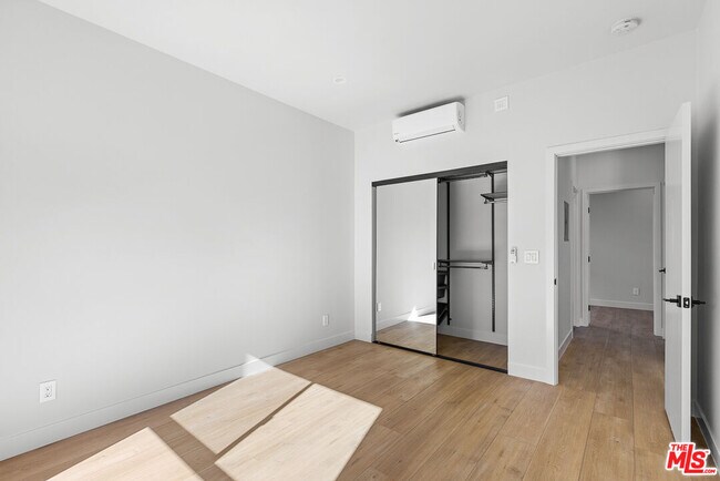 Building Photo - 7229 Willoughby Ave