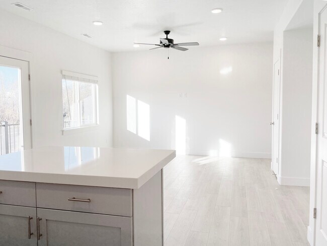 Building Photo - 1599 N 1870 E