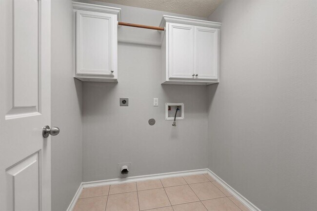 Building Photo - 26873 Armor Oaks Dr