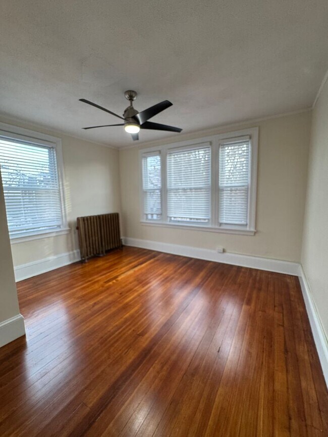 Building Photo - TOWNHOUSE FOR RENT!  ALLSTON 7 BED WITH YARD & LAUNDRY IN UNIT avail 9/1/2026
