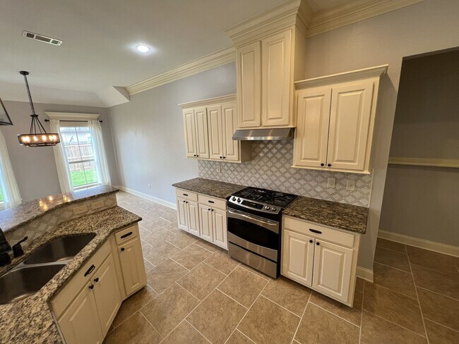 Building Photo - 7335 Oak View Dr.