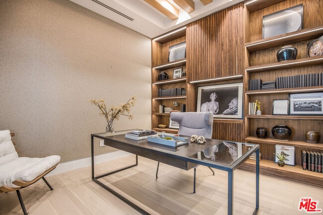 Building Photo - 1033 Somera Rd