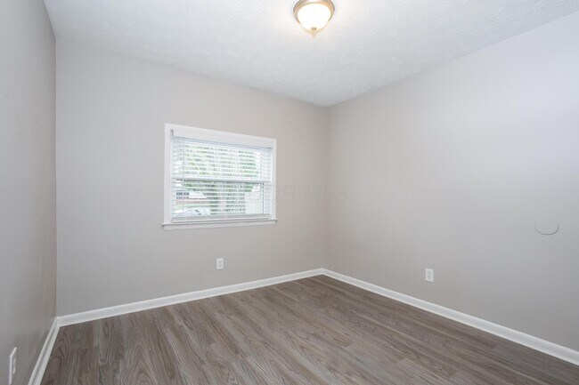 Building Photo - 1638 Clyde Pl