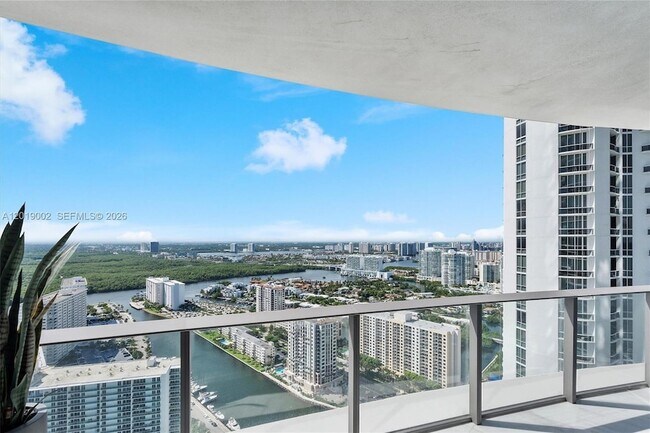 Building Photo - 15701 Collins Ave