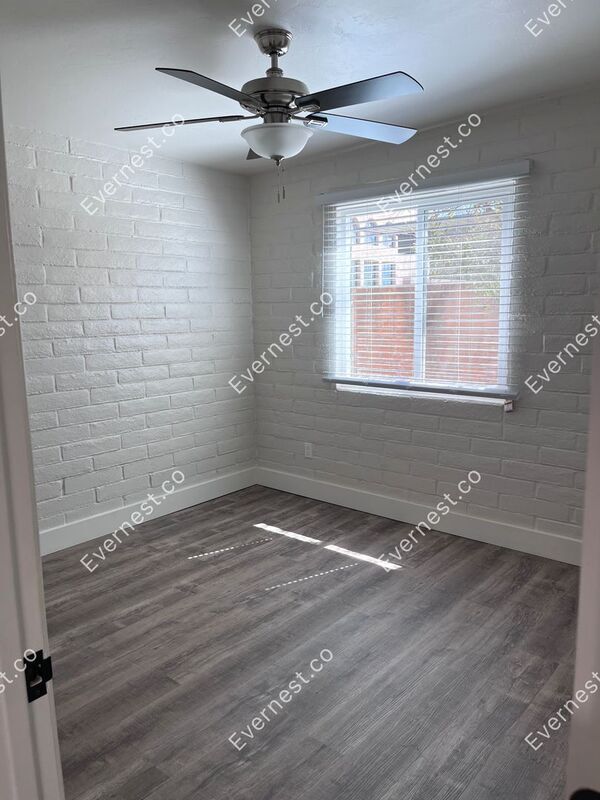 Building Photo - 4075 E Lee St