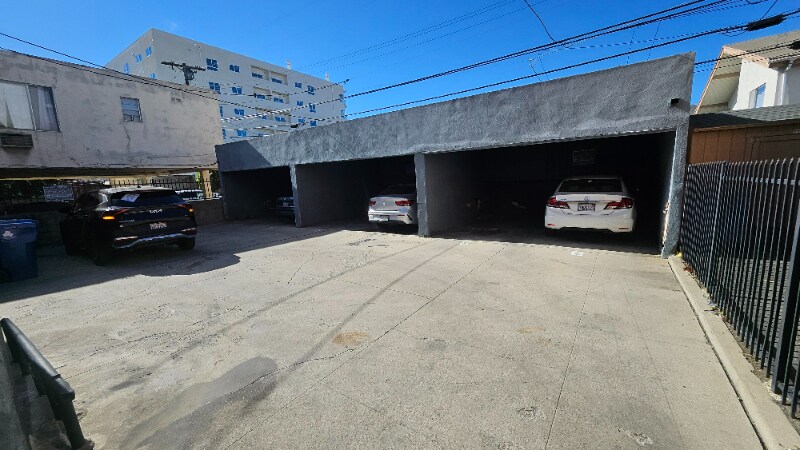 Building Photo - 915 S Ardmore Ave