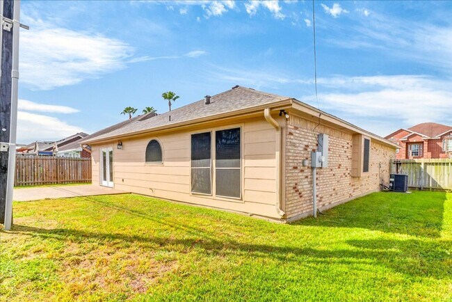 Building Photo - 5114 Spring Brook Dr