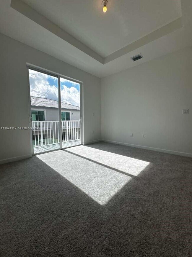 Building Photo - 632 SE 14th Ct