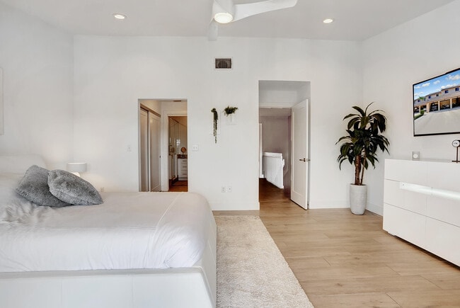 Building Photo - 210 Captains Walk