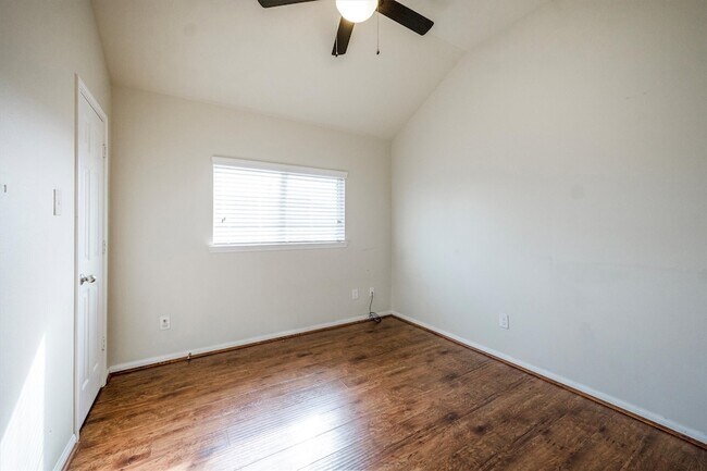Building Photo - 10902 Barker View Dr
