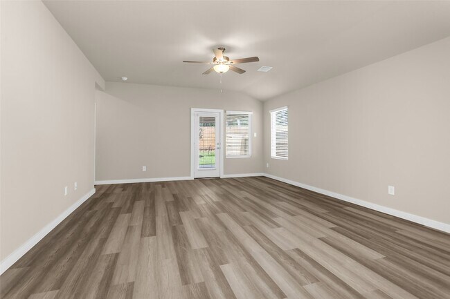 Building Photo - 18095 Martin Pines Dr