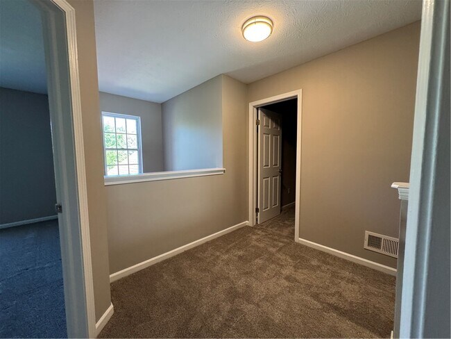 Building Photo - 39 Captains Cove Ln