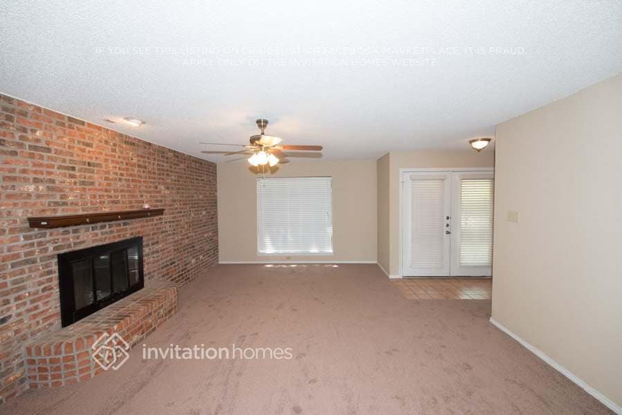 Building Photo - 3801 Devonaire Dr