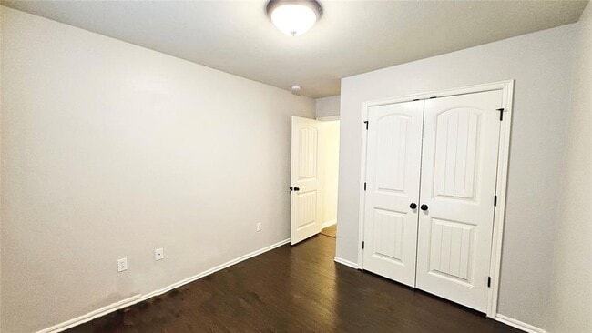Building Photo - 811 Dogwood Ct