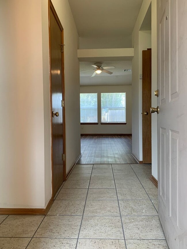 Building Photo - Great Home Fantastic Price!