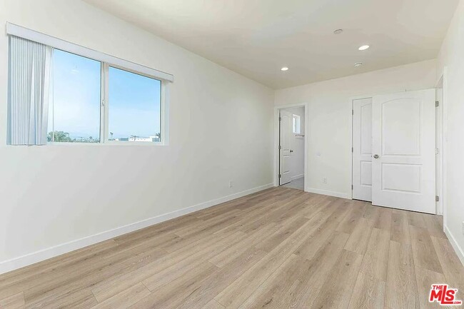 Building Photo - 2101 Burnside Ave