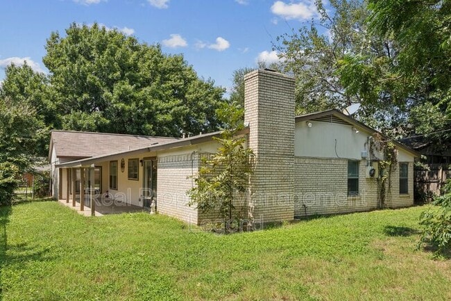 Building Photo - 2024 Robinson St