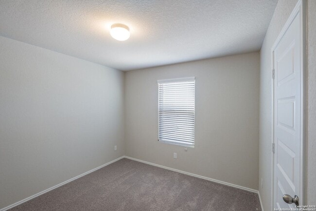 Building Photo - 4 Bedrooms 2 and 1/2 Baths