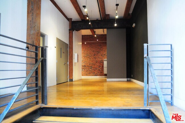 Building Photo - 712 S Santa Fe Ave